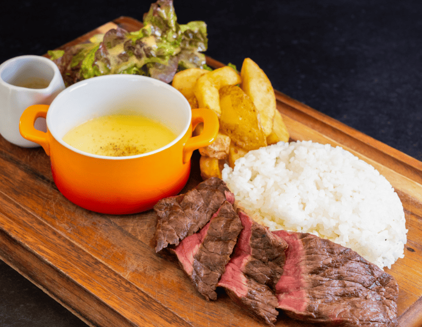 サクレ フルール 【ランチタイム限定】赤身ステーキとチーズフォンデュの30周年記念特別プレート