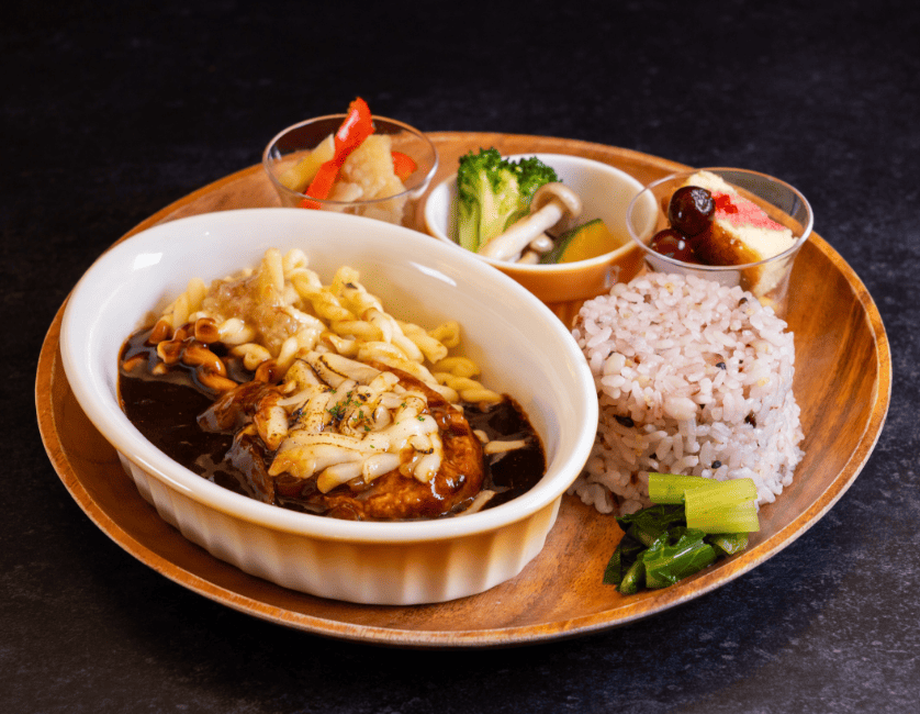 アトリエ カフェ&デリ 信州ポーク使用煮込みハンバーグ　焼きチーズのせプレート